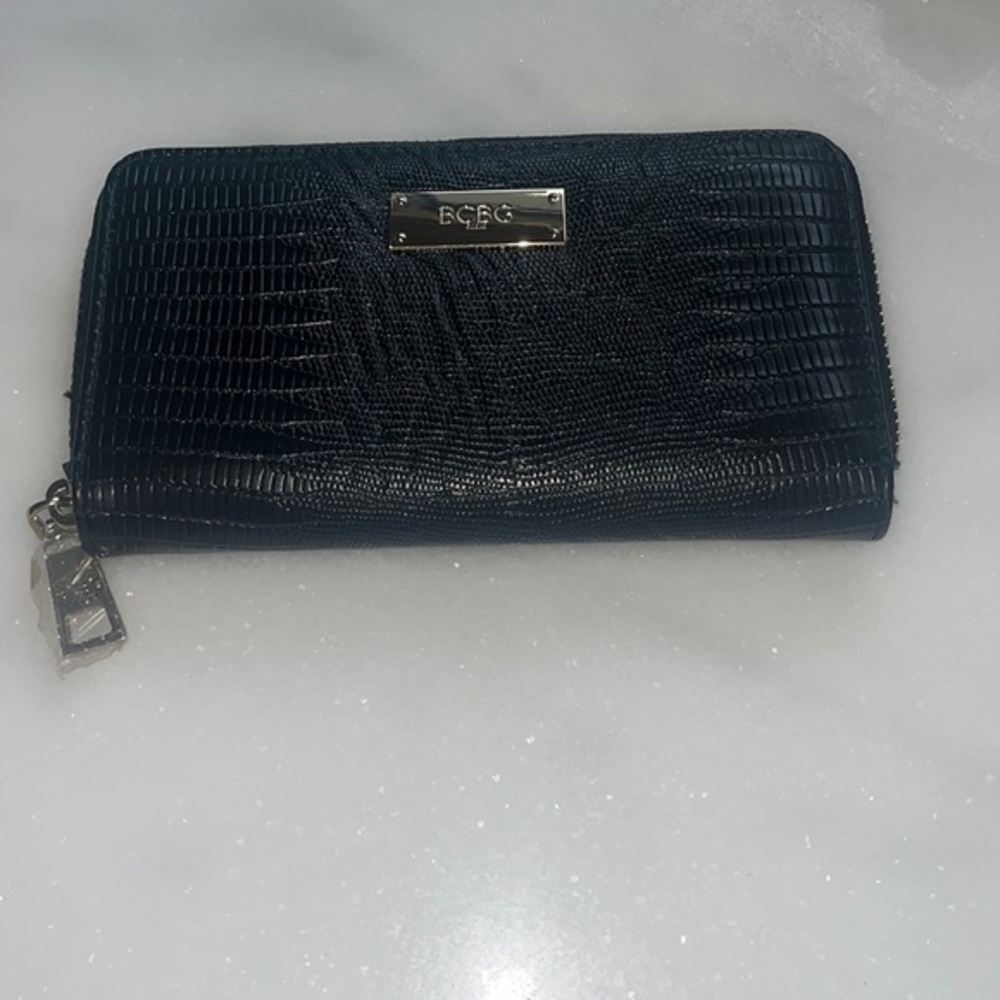 BCBG Zippy Wallet